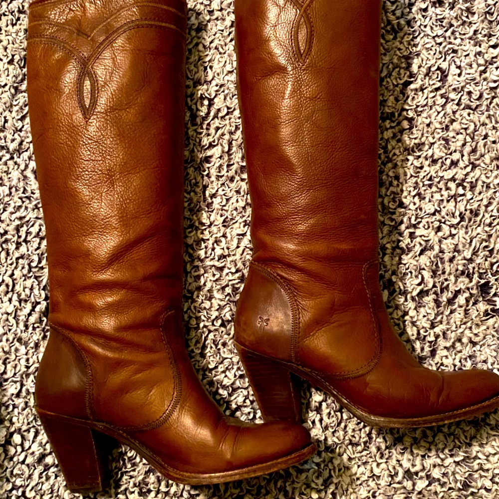 Frye Mustang stitch tall boots 8.5 cognac